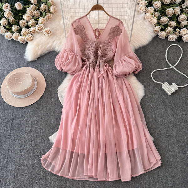 Rochie Capella plisata, cu maneci tip clopot si broderie florala
