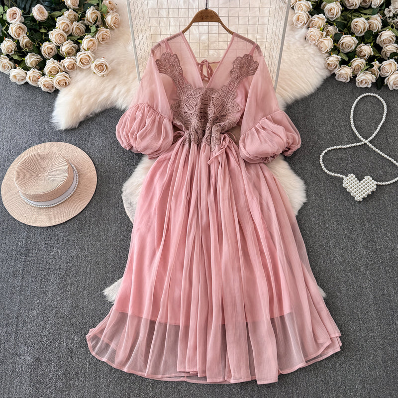 Rochie Capella plisata, cu maneci tip clopot si broderie florala