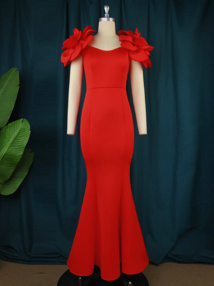 Rochie Enyta rosie cu croi mulat si flori 3D pe umeri