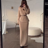 Compleu Novella bej din tricot compus din pulover si fusta