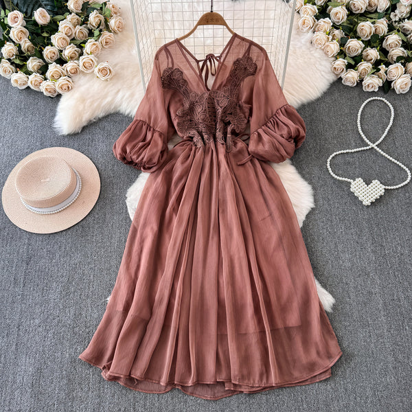 Rochie Capella plisata, cu maneci tip clopot si broderie florala