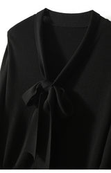 Bluza Visura neagra cu nasturi decorativi si nod