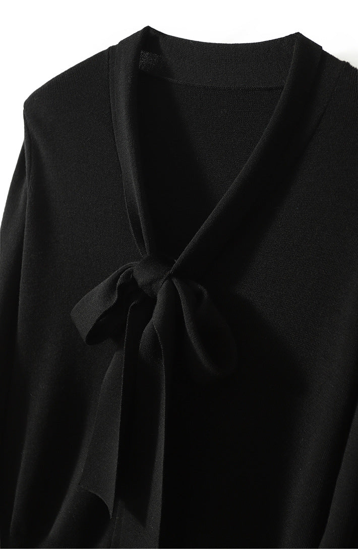 Bluza Visura neagra cu nasturi decorativi si nod