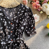 Rochie Arcelia neagra cu imprimeu floral si cordon accesorizat