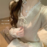 Bluza Yulia cu decolteu in V si terminatii din dantela