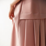 Rochie Darah roz cu pliuri la spate si guler accesorizat cu pietre
