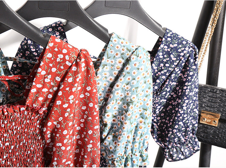 Rochie Danisha verde deschis cu imprimeu floral, decolteu patrat si maneci scurte, bufante
