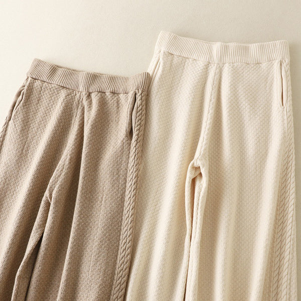 Pantaloni Biloma gri evazati din tricot pufos