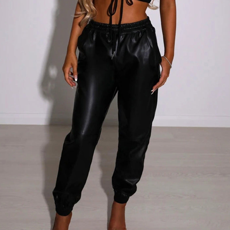 Pantaloni Bilga negri din imitatie de piele cu buzunare si talie elastica
