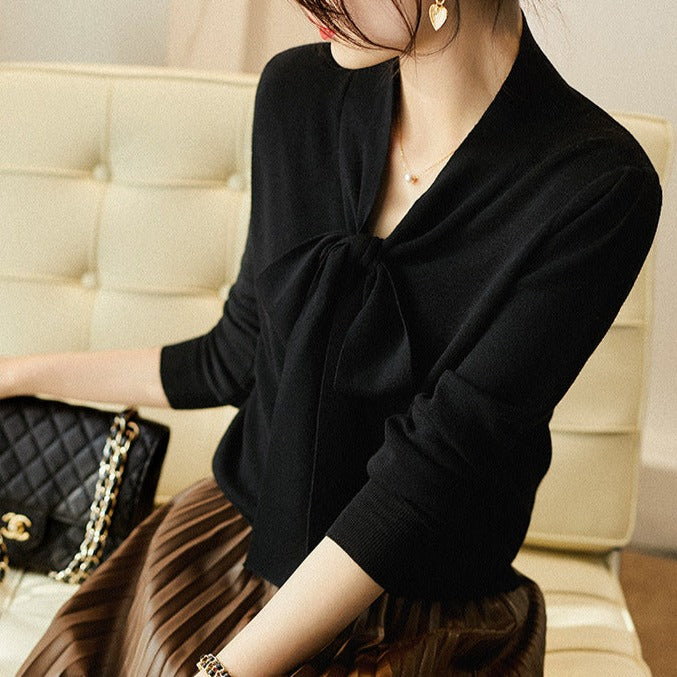 Bluza Visura neagra cu nasturi decorativi si nod