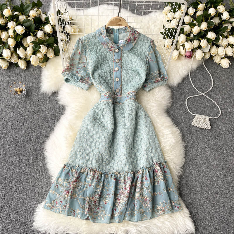 Rochie Nekoda cu detalii florale din dantela