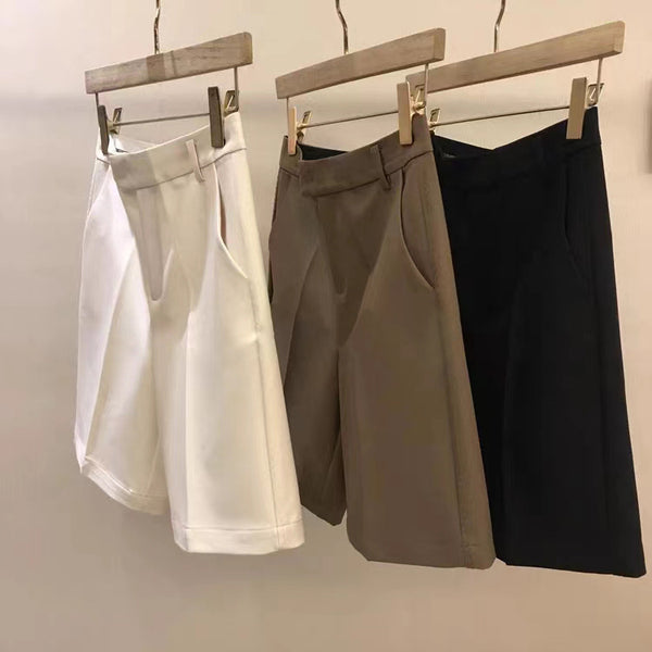 Pantaloni scurti Yana cu buzunare laterale