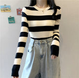Bluza Claribel cu dungi albe din tricot moale