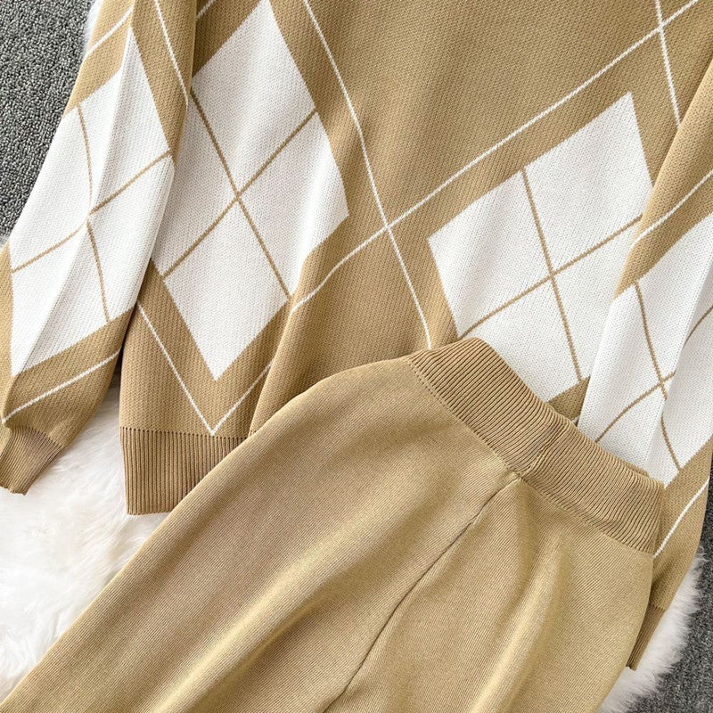 Compleu Sarina bej compus din bluza si pantaloni din tricot