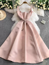 Rochie Maddy cu bretele late cu funde si talie accentuata