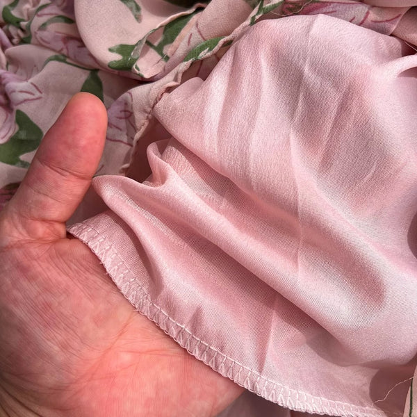 Rochie Gyda alba cu imprimeu floral si curea accesorizata