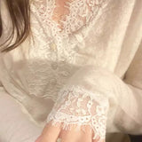 Bluza Amira cu decolteu in V si terminatii din dantela