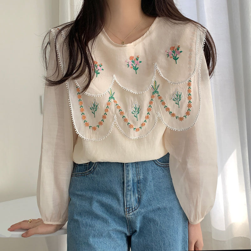 Bluza Junia cu detalii florale brodate