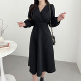 Rochie Janna neagra cu decolteu in V si maneci tip clopot