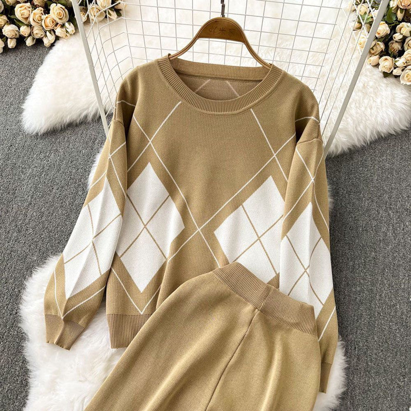 Compleu Sarina bej compus din bluza si pantaloni din tricot