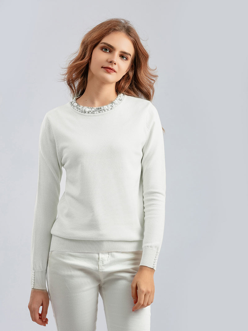 Pulover Rosemary alb din tricot moale cu decolteu si mansete accesorizate cu perle