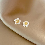 Cercei mici in forma de floare cu  ace de argint S925