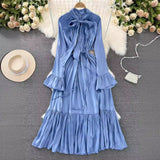 Rochie Favianne din material stralucitor cu decolteu reglabil prin funda