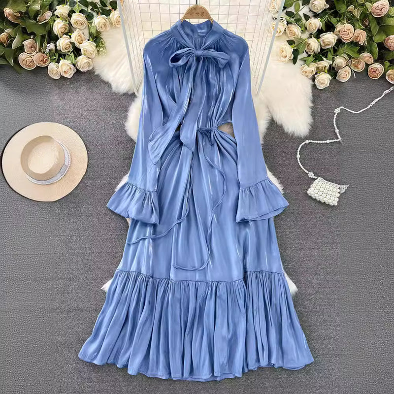 Rochie Favianne din material stralucitor cu decolteu reglabil prin funda