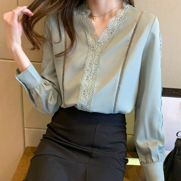 Bluza Nolla verde cu decolteu in V accesorizata cu detalii din dantela