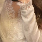 Bluza Amira cu decolteu in V si terminatii din dantela