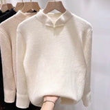 Bluza Sinera cu guler inalt accesorizat cu perle