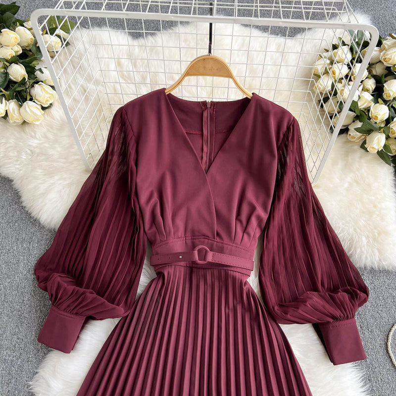 Rochie Lyra visinie cu maneci tip clopot si curea accesorizata