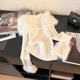 Bluza Sherra din tricot reiat cu terminatii din puf