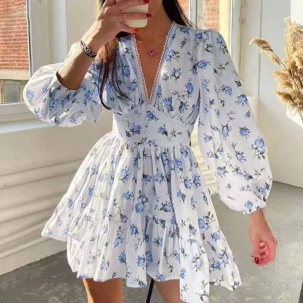 Rochie Lorela mov cu imprimeu floral si detalii din dantela