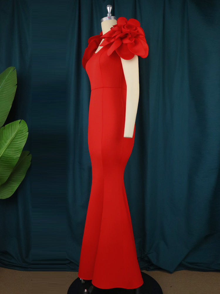 Rochie Enyta rosie cu croi mulat si flori 3D pe umeri