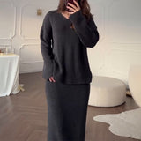 Compleu Novella negru din tricot compus din pulover si fusta