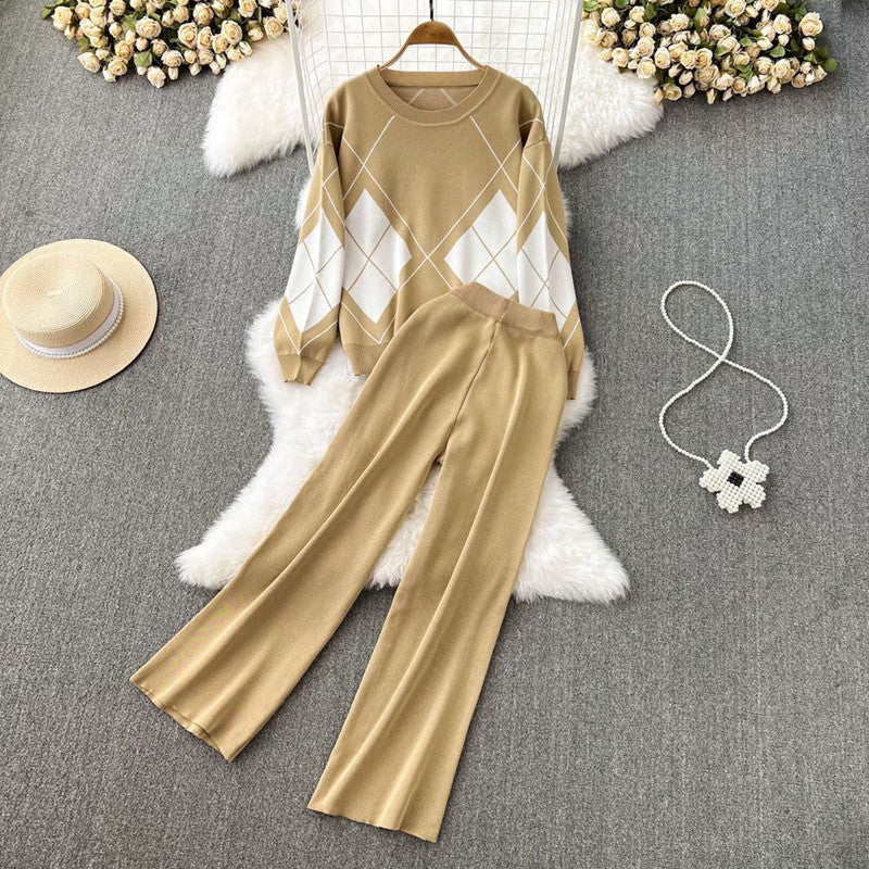 Compleu Sarina bej compus din bluza si pantaloni din tricot