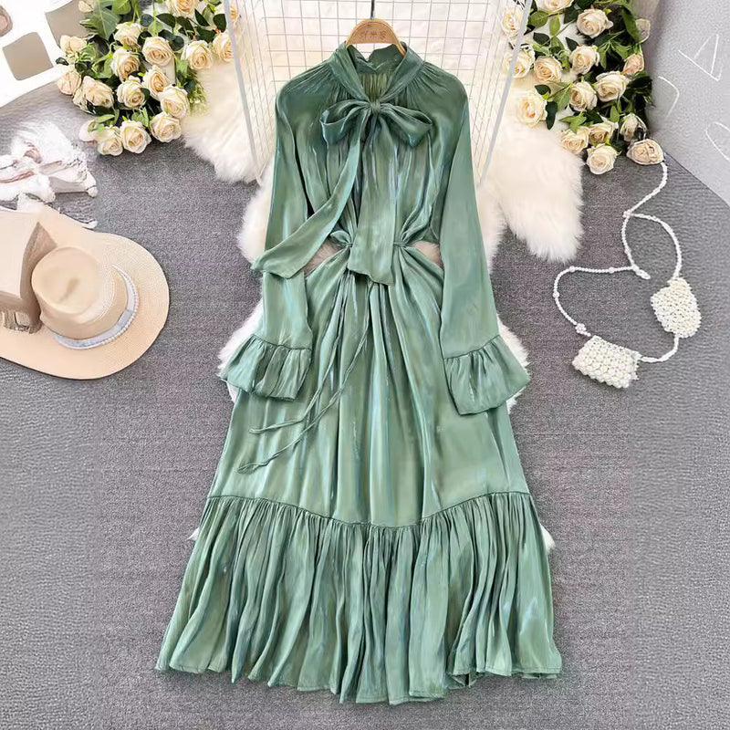 Rochie Favianne din material stralucitor cu decolteu reglabil prin funda