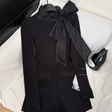 Bluza Welly cu decolteu accesorizat prin funda