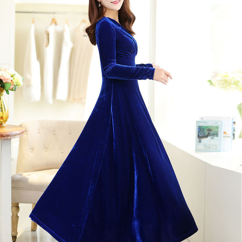 Rochie Delina albastra din catifea cu decolteu petrecut