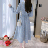 Rochie Silvy albastra cu imprimeu floral si decolteu accesorizat cu nod