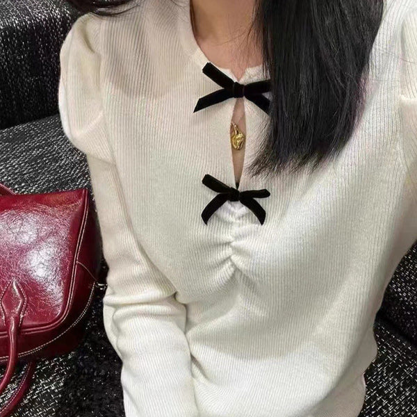 Bluza Farah din tricot reiat cu decolteu accesorizat cu fundite