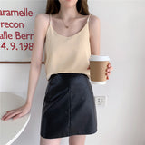 Top Minda crem cu bretele accesorizate cu perle