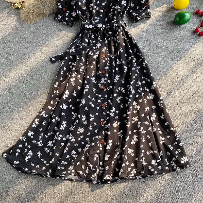 Rochie Arcelia neagra cu imprimeu floral si cordon accesorizat