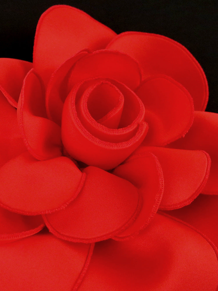 Rochie Enyta rosie cu croi mulat si flori 3D pe umeri