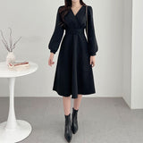 Rochie Janna neagra cu decolteu in V si maneci tip clopot
