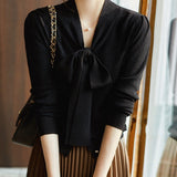 Bluza Visura neagra cu nasturi decorativi si nod