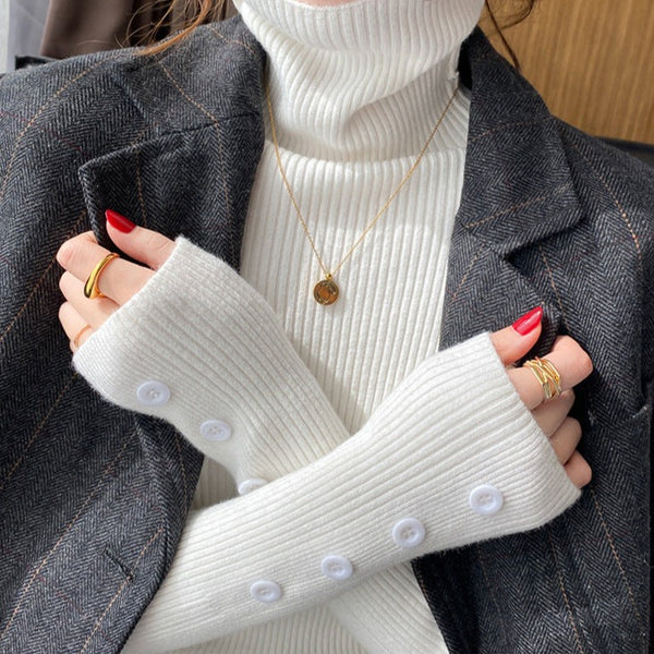 Bluza Raella alba din tricot reiat cu nasturi la mansete