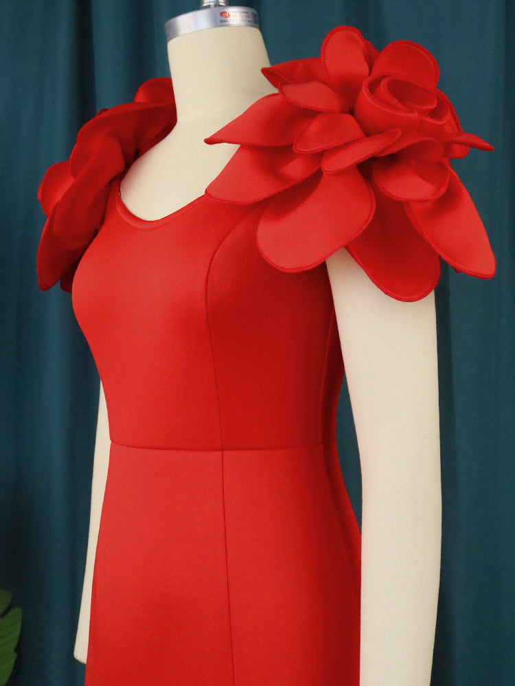 Rochie Enyta rosie cu croi mulat si flori 3D pe umeri