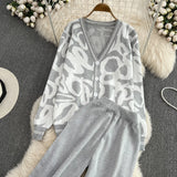 Set Abani gri din tricot compus din pantaloni si jerseu cu animal print